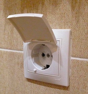 Освітлення у ванній кімнаті: варіанти, дизайн, безпека