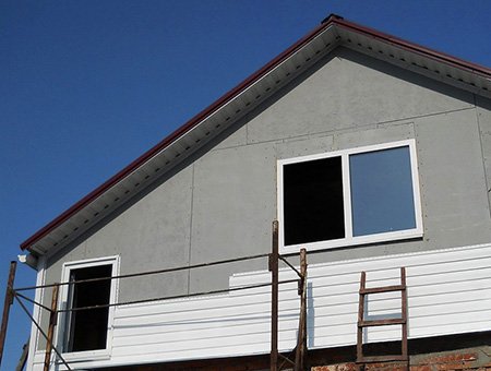 Монтаж вінілового сайдинга: технологія і правила обробки