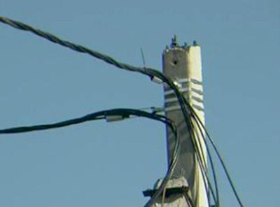 Монтаж проводів СІП на опорах, введення електроживлення в будинок