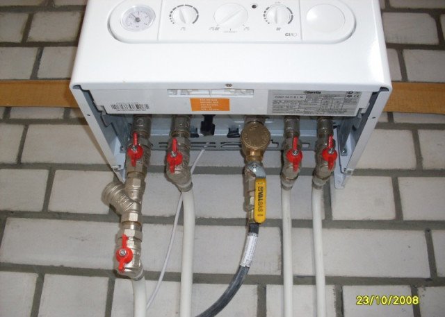 Установка настінного газового котла   як зробити правильний монтаж навісного котла