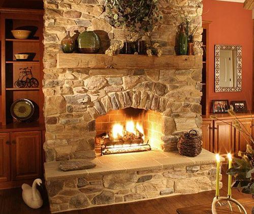 Камін в стилі шале для вітальні в інтерєрі фото Камін в стилі шале для вітальні в інтерєрі фото