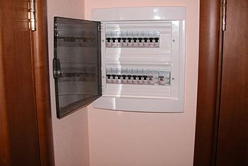 Електричний щиток в квартирі: збірка і установка