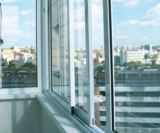 Розсувні балконні рами з пвх, алюмінію, дерева