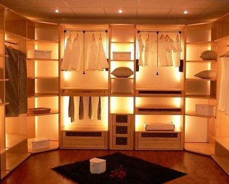 Гардеробна в спальні: облаштування та дизайн
