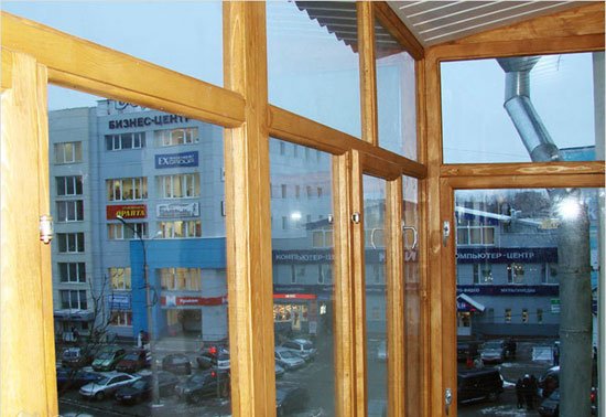 Скління балкона деревяними рамами своїми руками