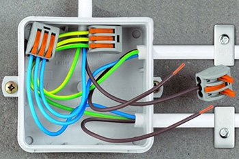 Правильне зєднання проводів в розподільній коробці