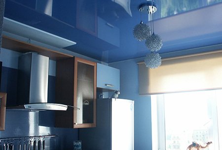 Як мити натяжні стелі в домашніх умовах без розлучень