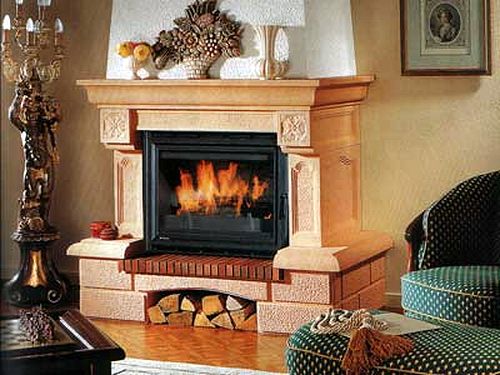 Фото інтерєрів з камінами в класичному стилі