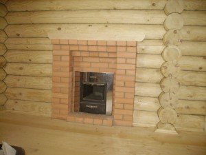 Установка каміна в деревяному будинку: особливості і правила