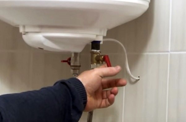 Як злити воду з бойлера   злив води з водонагрівача