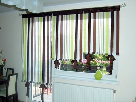 Штори для кухні з балконними дверима: варіанти дизайну