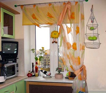 Штори для маленької кухні: варіанти, поради з вибору