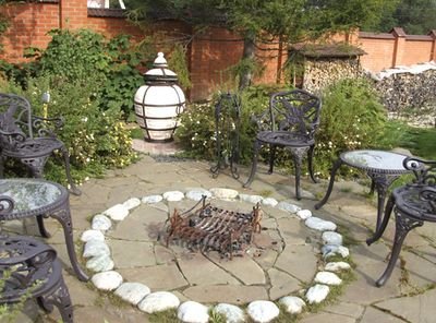 Вогнище в саду своїми руками: фото ідеї і відео інструкція