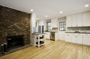 Камін на кухні: фото інтерєрів в квартирі