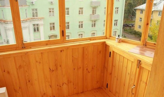 Скління балкона деревяними рамами своїми руками