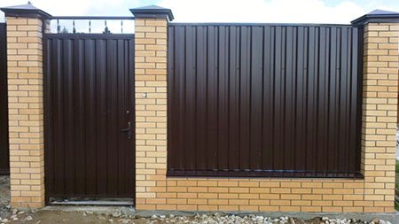 Цегляний паркан своїми руками: технологія будівництва