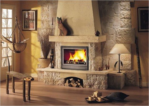 Як вибрати камін: встановити в інтерєрі заміського будинку
