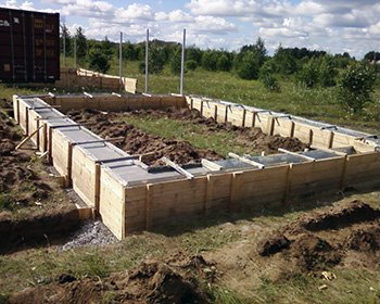 Фундамент для будинку з піноблоків: види та особливості
