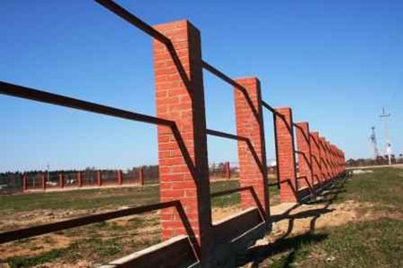 Встановлення стовпів для паркану своїми руками: порядок робіт