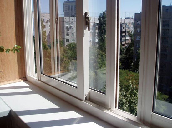 Розсувні балконні рами з пвх, алюмінію, дерева