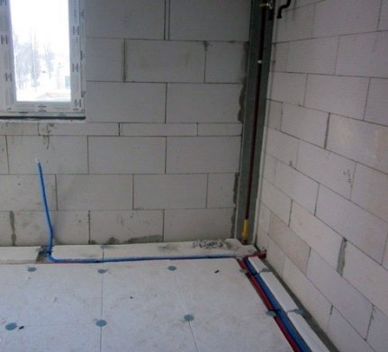 Як заховати труби опалення в приватному будинку Як заховати труби опалення в приватному будинку