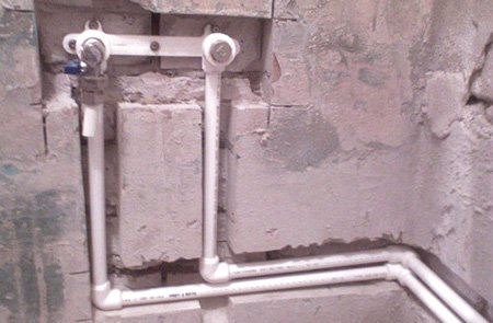 Чим і як закрити труби в туалеті або ванній кімнаті