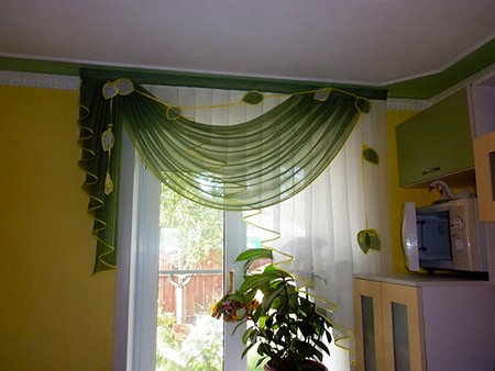 Штори для маленької кухні: варіанти, поради з вибору