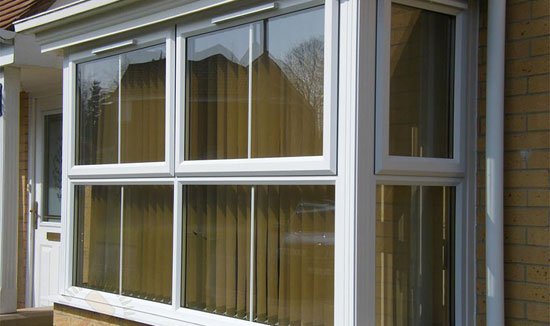 Термосберегающая плівка для вікон: монтаж, переваги, недоліки