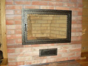 Ідеї вибору скляних дверей для каміна: фото