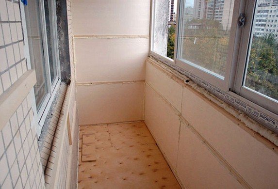 Утеплення балкона своїми руками: технологія утеплення стін, підлоги та стелі на балконі Утеплення балкона своїми руками: технологія утеплення стін, підлоги та стелі на балконі