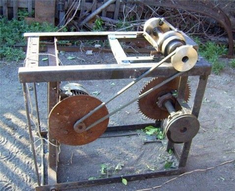 Саморобний подрібнювач гілок своїми руками: креслення дробарки деревини Саморобний подрібнювач гілок своїми руками: креслення дробарки деревини