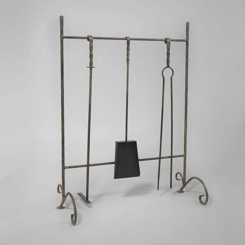 Підставка під камін і камінні топки, приладдя із скла і листового металу на фото