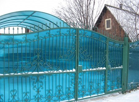 Ковані огорожі своїми руками: виготовлення та встановлення