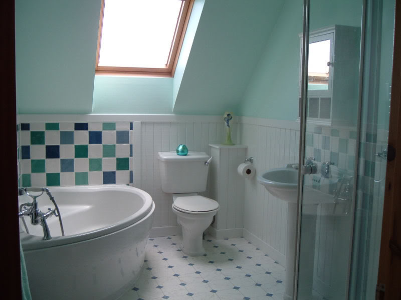 Рідкі шпалери у ванній кімнаті: сучасний спосіб обробки