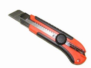 Як правильно приклеїти стельовий плінтус (галтель)