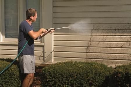 Сайдинг вініловий або акриловий: який краще вибрати?