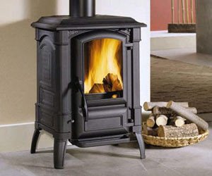 Чавунні дровяні печі для дачі: пристрій, плюси і мінуси