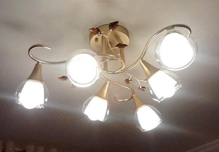 Чому світлодіодна лампа блимає при вимкненому світлі