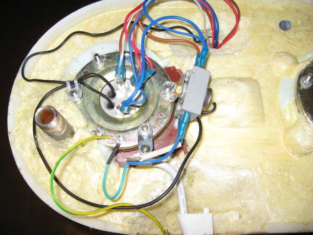 Потік бойлер   що робити, як спустити воду і усунути протікання