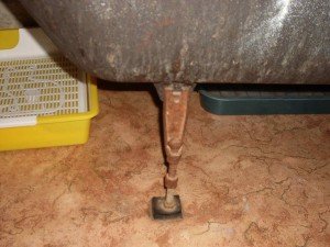 Ніжки для чавунної ванни і сталевої: установка, фото і кріплення