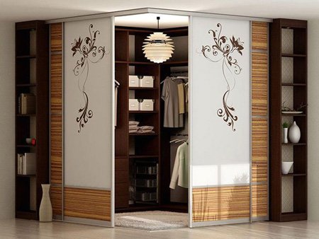 Гардеробна в спальні: облаштування та дизайн