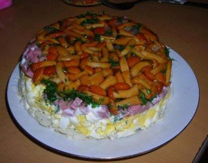 Салат «Лісова галявина» з опеньками: три смачні рецепти для будь якого свята