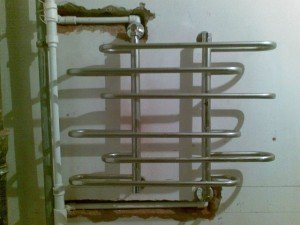 Водяні полотенцесушителі з боковим підключенням: вибір, монтаж і види