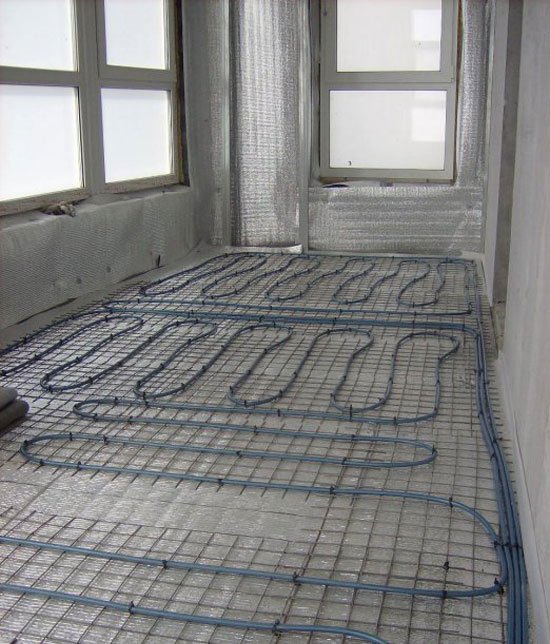 Тепла підлога на балконі своїми руками: водяний або електричний?