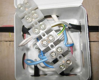 Правильне зєднання проводів в розподільній коробці