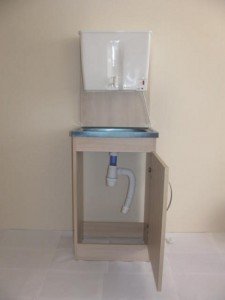 Умивальник з водонагрівачем (підігрівом води)