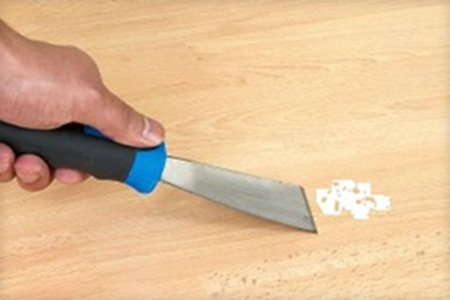 Чим відмити монтажну піну з рук, одягу, пластикових вікон, дверей