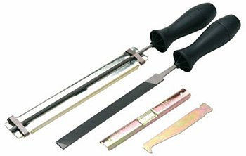 Як вибрати бензопилу для дому та дачі