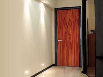 Обробка вхідних дверей своїми руками: матеріали і особливості