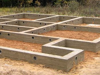 Фундамент для будинку з піноблоків: види та особливості